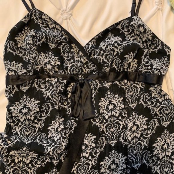 Point Zero Black&White Mini Dress - Picture 2 of 3